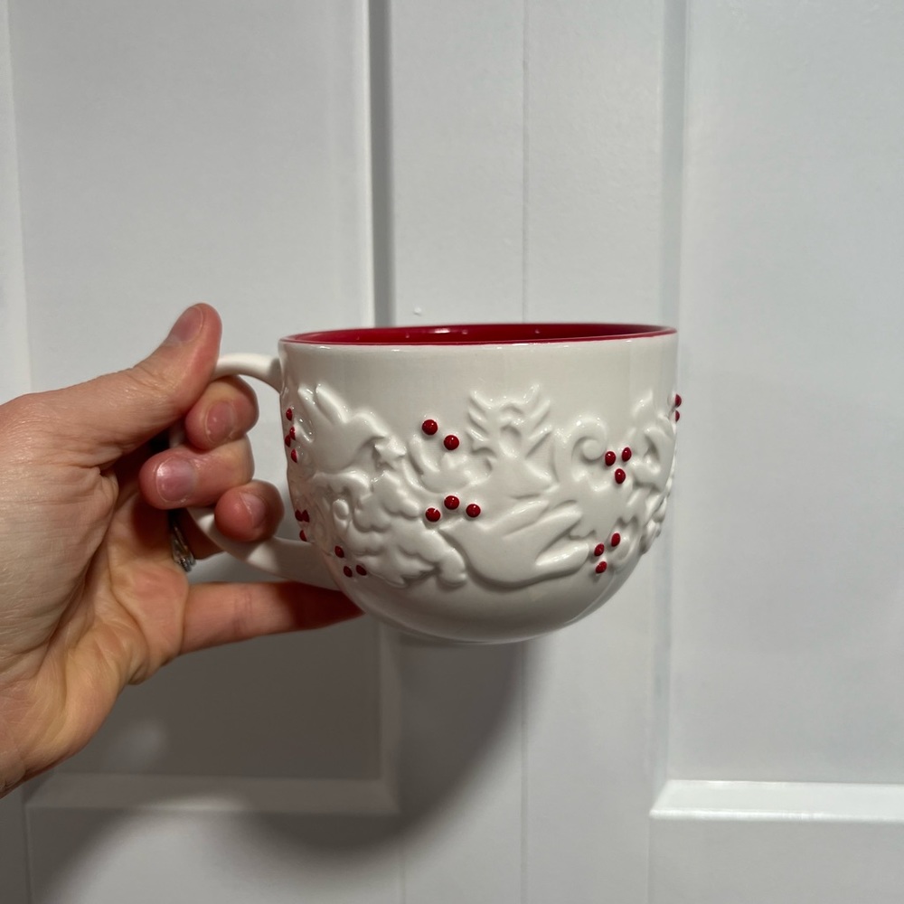 Starbucks Coffee Holiday 2008 White & Red Ceramic Raised Wreath Red Berries Mug